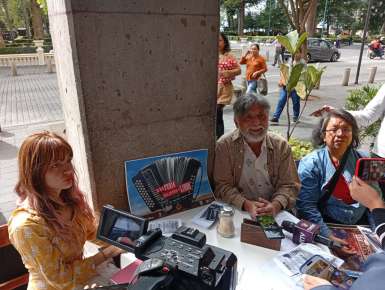 Por nostalgia, lectores regresan a la lectura en ediciones impresas, dejando a un lado el libro electrónico: libreros de Xalapa