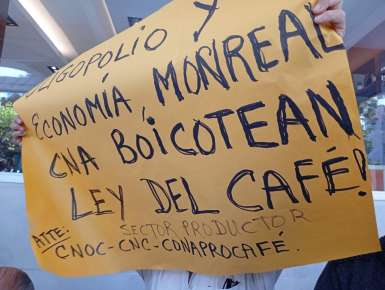 Familiares de joven desaparecido el pasado 29 de octubre se manifiestan y bloquean la Avenida Enríquez en Xalapa