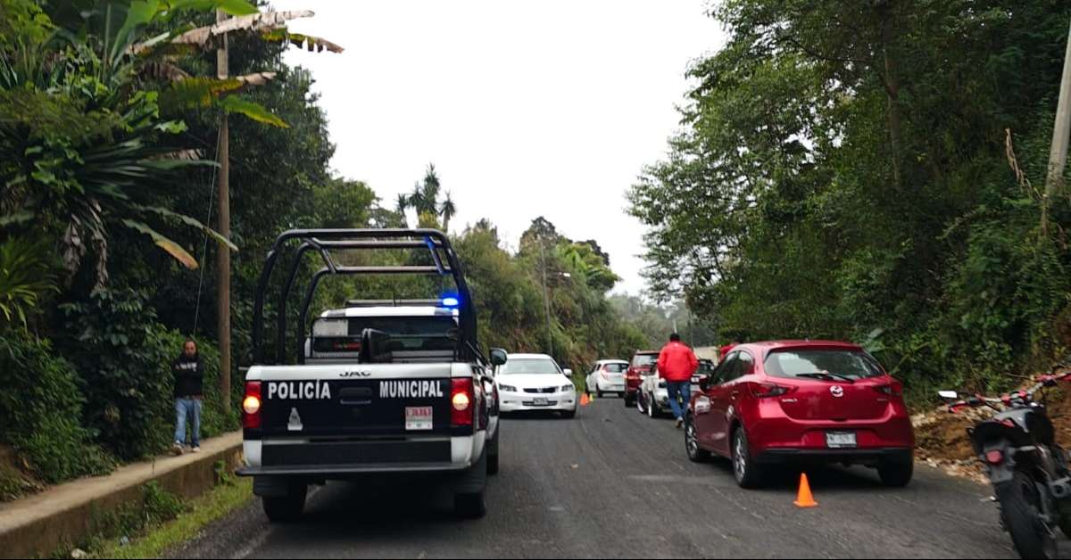 Padres de familia de Primaria de Tlaltetela bloquean de nuevo carretera Xalapa-Cordoba