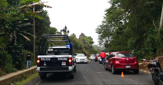 Padres de familia de Primaria de Tlaltetela bloquean de nuevo carretera Xalapa-Cordoba