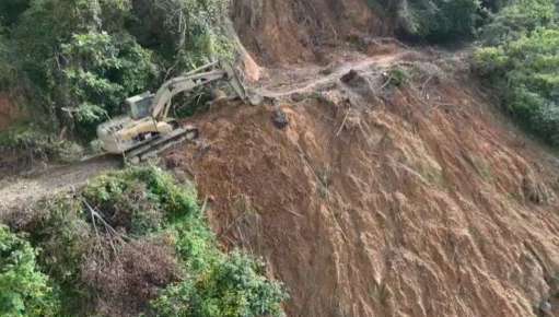 CONTINÚA SICT TRABAJOS DE ATENCIÓN Y REAPERTURA DE CAMINOS EN LA SIERRA VERACRUZANA   