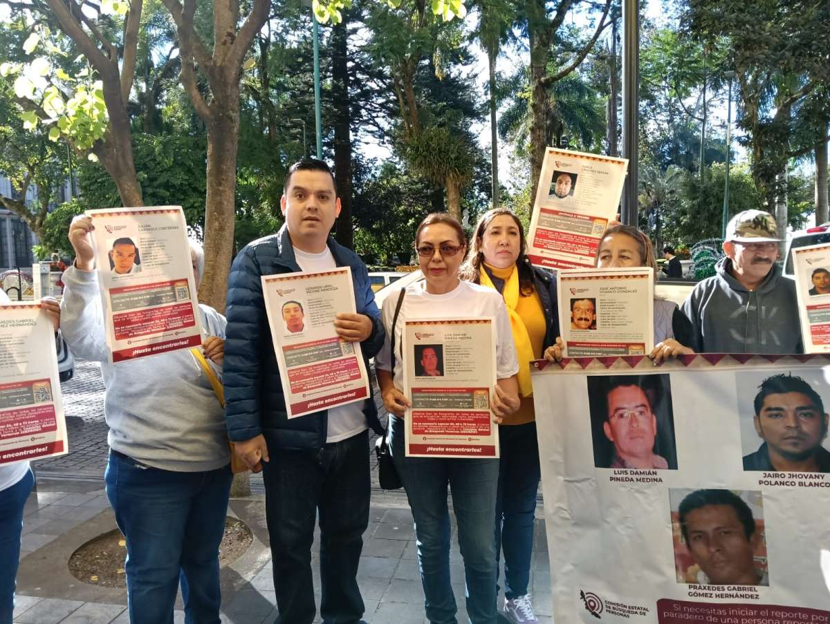 Autoridades del Pueblo Mágico de Coatepec impiden colocación de carteles sobre desaparecidos en la zona urbana, afecta el turismo, les dicen