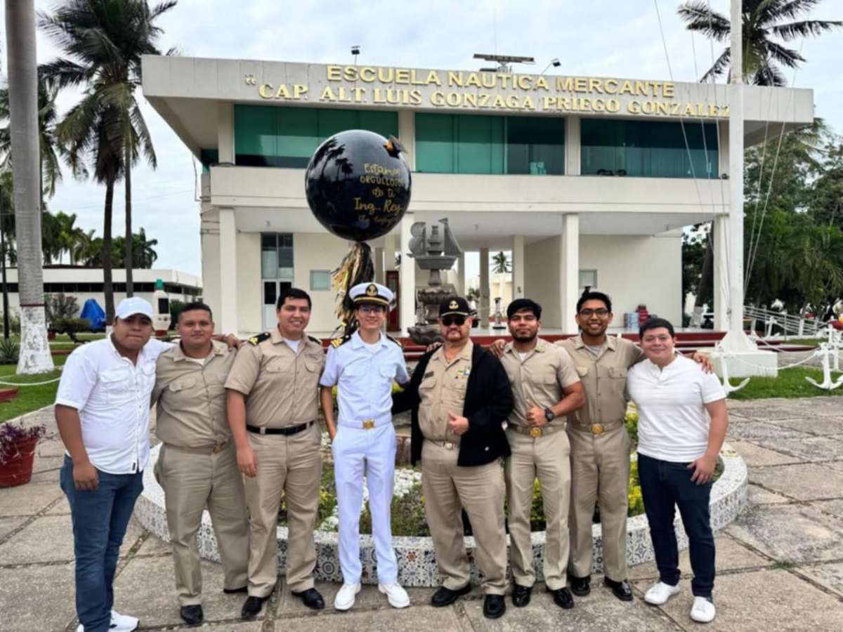 Rey Antonio Domínguez Hernández, Orgullosamente Panúquense se Titulo como Ing. Mecánico Naval