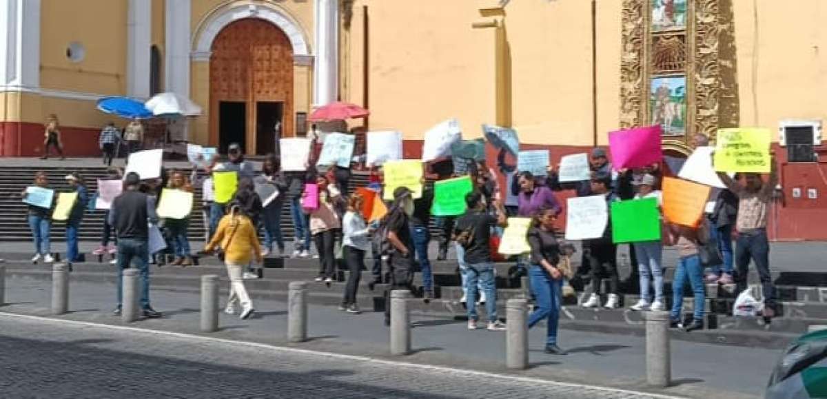 Docentes y estudiantes de la UPAV, protestan por falta de Rector e incumplimiento de pagos