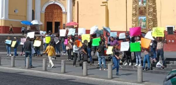 Docentes y estudiantes de la UPAV, protestan por falta de Rector e incumplimiento de pagos