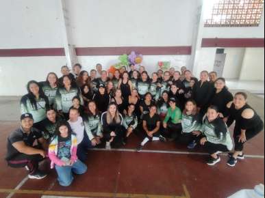 Caminata y Desayuno Saludable en el 6º Aniversario del Consultorio de la Nutrióloga Isa San Martín