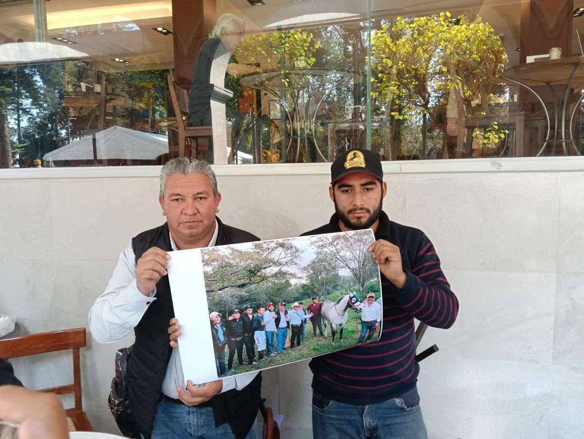 Niega alcalde electo de Tonayán que porte armas como aparece en fotografía difundida en redes sociales