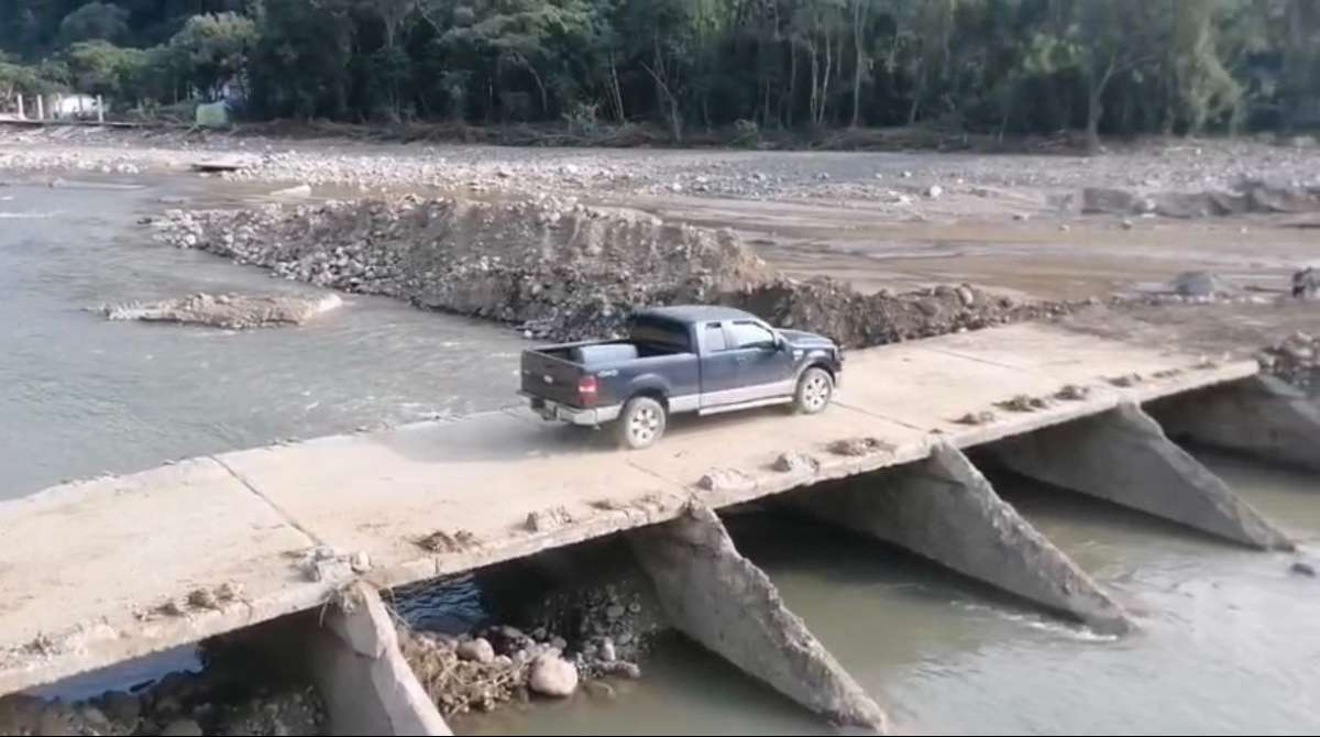 AVANZA SICT CON LA APERTURA DE VÍAS DE COMUNICACIÓN EN ILAMATLÁN TRAS AFECTACIONES POR INUNDACIONES   