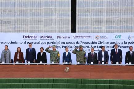 Rocío Nahle acompaña a la presidenta Claudia Sheinbaum en reconocimiento a las Fuerzas Armadas y civiles por apoyo ante lluvias   