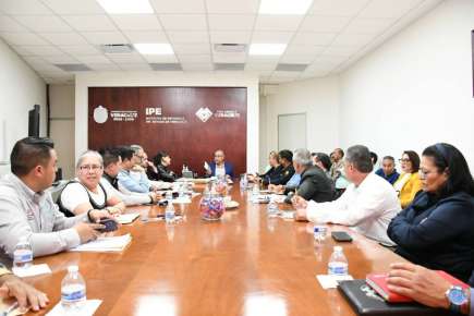 Unión de Líderes Sindicales del Estado de Veracruz se reúnen con el director del IPE