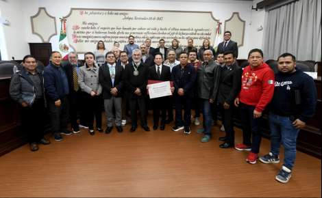 Reconoce Cabildo trayectoria y logros de Daniel Aceves