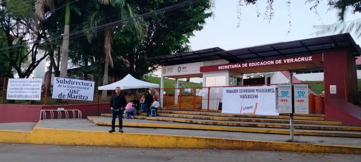 Agremiados de SIRMAV toman oficinas centrales de la SEV