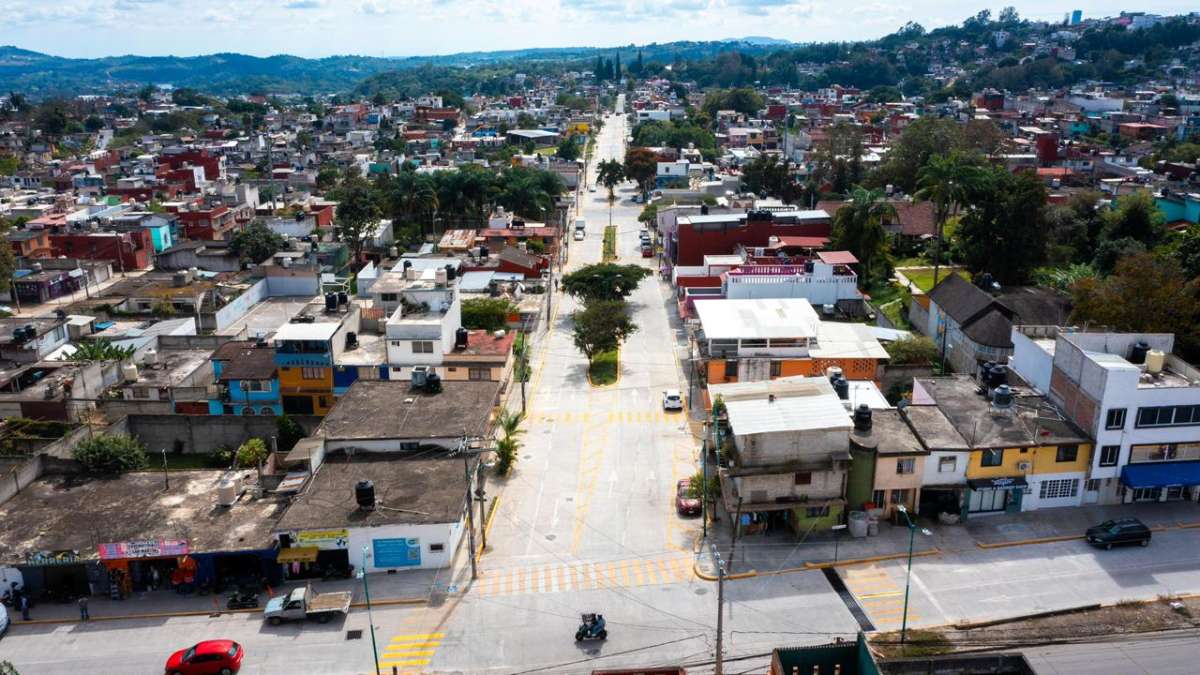 Entrega Alberto Islas obra pública histórica en Casa Blanca