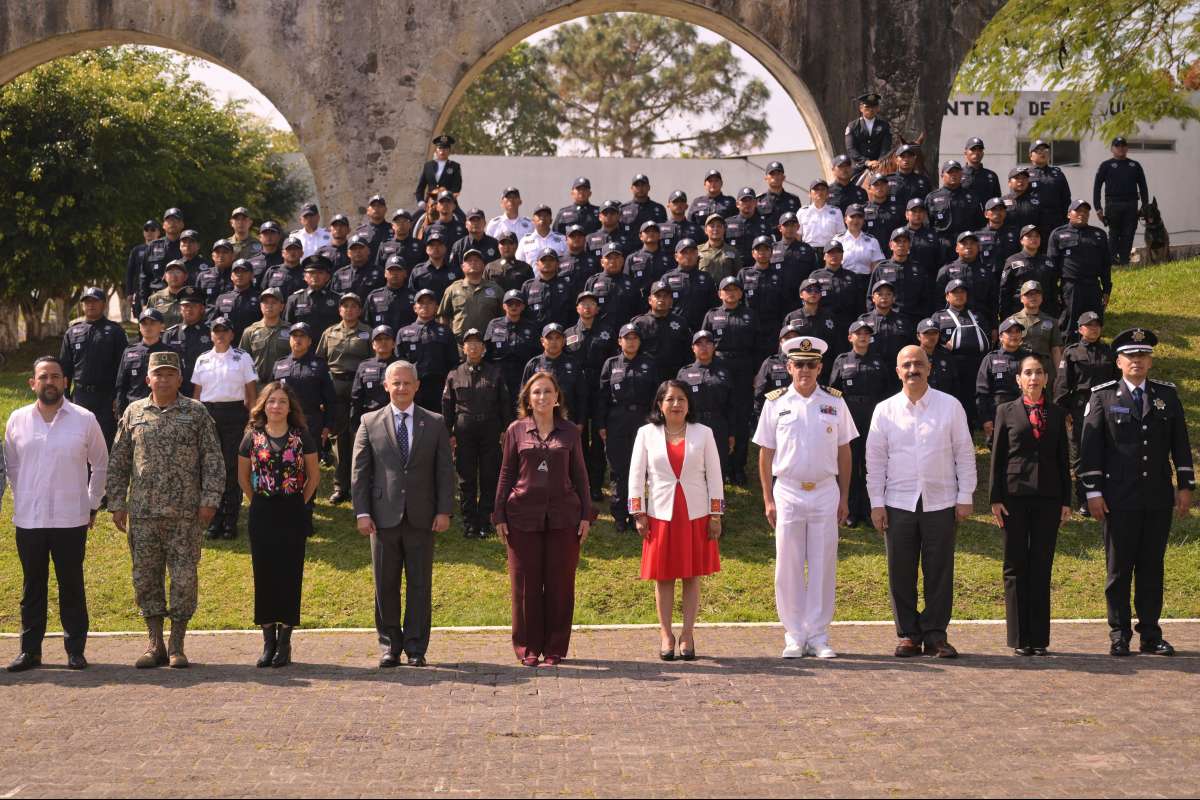 Veracruz está en buenas manos, afirma Gobernadora durante graduación y equipamiento de policías de proximidad