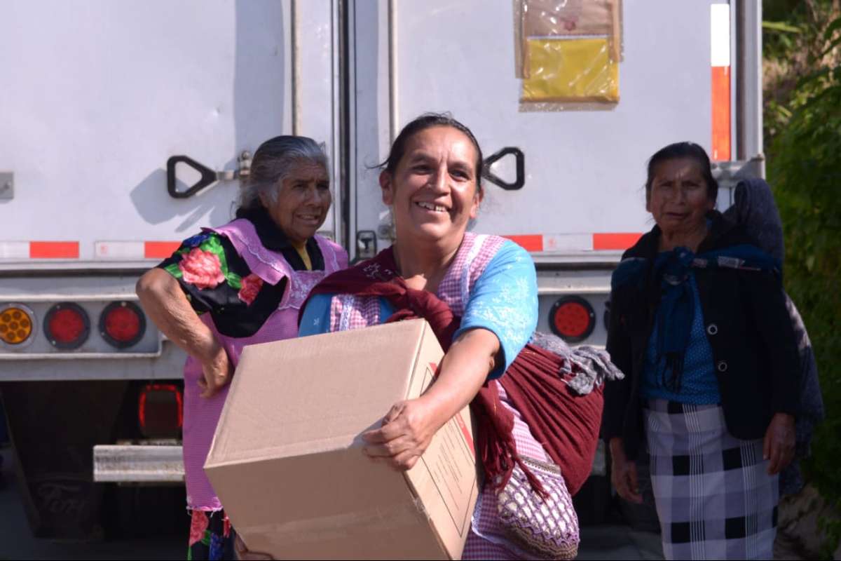 Caravana Abrigando Corazones sigue llevando cobijo y apoyo a familias veracruzanas