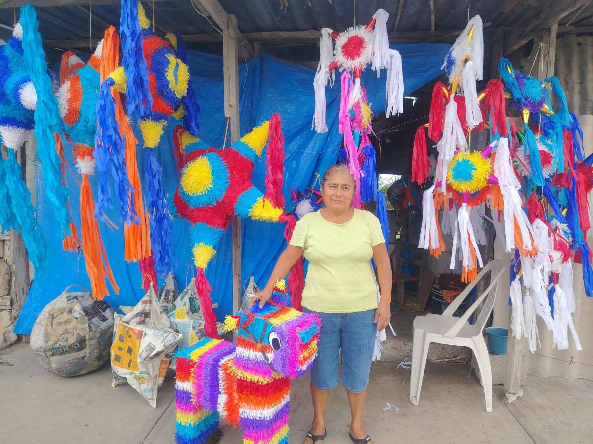 Desde Hace 35 Años Doña Panchita se Dedica a la Elaboración y Venta de Piñatas