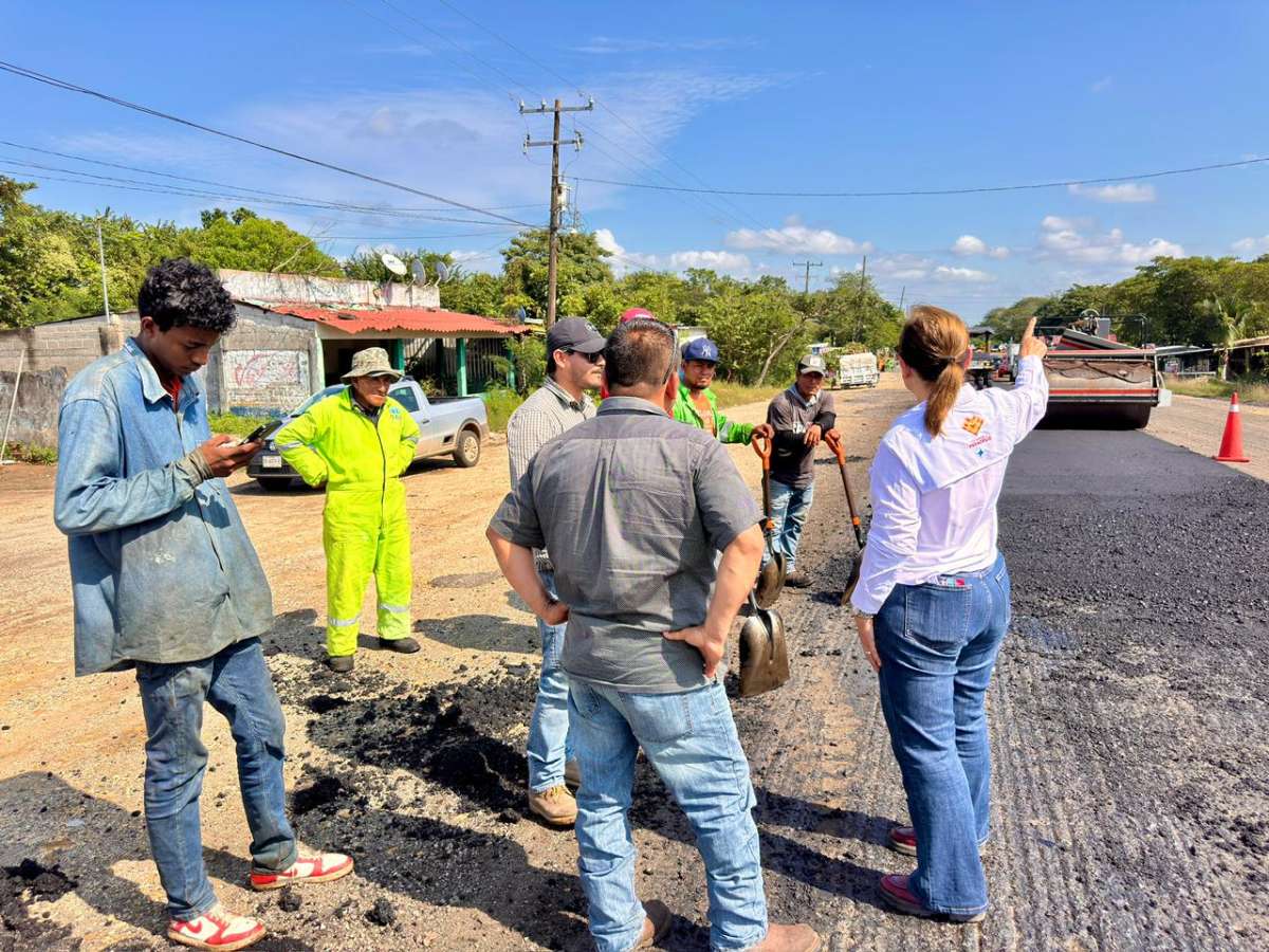 Rocío Nahle supervisa avances en obras carreteras del Papaloapan y Los Tuxtlas   