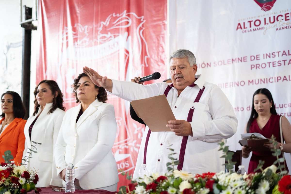 Roque Castillo rinde protesta como presidente municipal de Alto Lucero