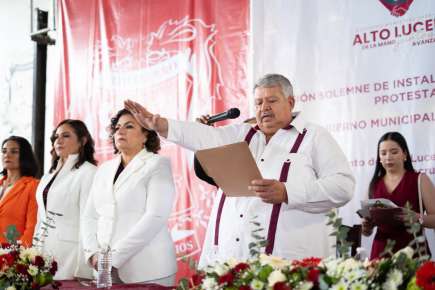 Roque Castillo rinde protesta como presidente municipal de Alto Lucero