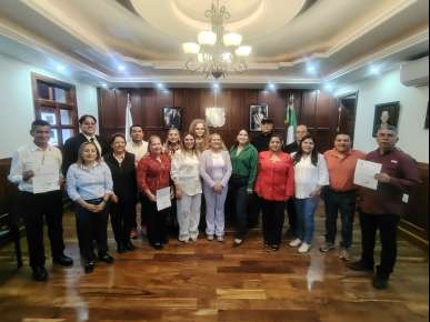 Entregan Nombramientos a Nuevos Funcionarios Municipales en Pánuco  