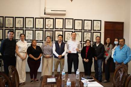 CABILDO DE COATEPEC CIERRA FILAS Y RATIFICA POR UNANIMIDAD A RIGOBERTO AMEZCUA MORA COMO DIRECTOR DE CMAS   