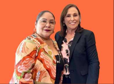 Rocío Nahle atenta a lo que acontece en la comunidad educativa.