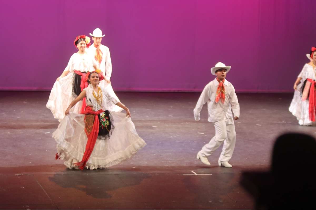 Exitoso espectáculo Entre Reyes Magos y Zapateados en el Teatro del Estado   