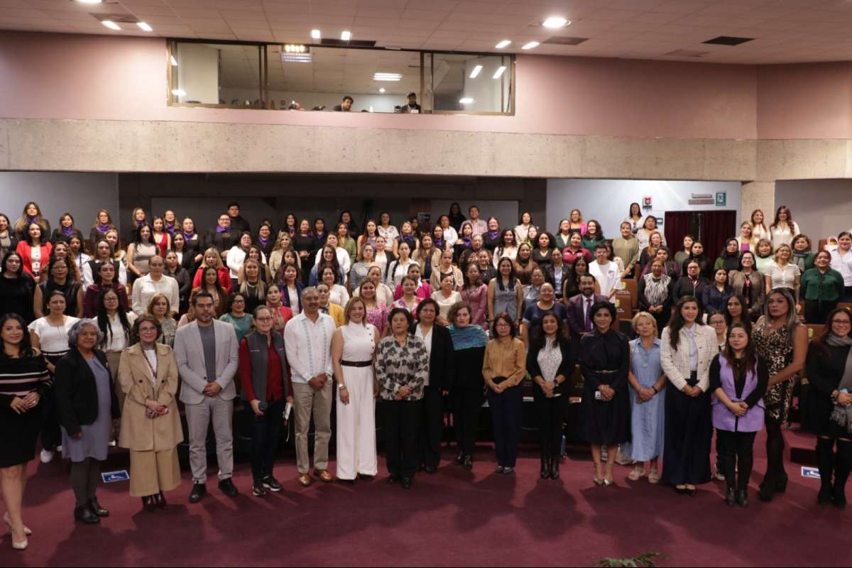 Con foro conmemorativo, IVM celebra 19 años de trabajo por los derechos de las mujeres   