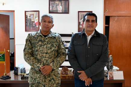 Se reúne diputado Esteban Bautista con autoridades estatales y militares