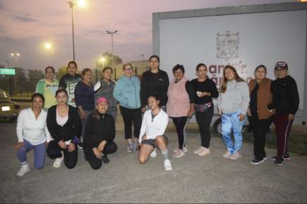 Disfrutan de su Caminata Matutina con la Nutrióloga Isa San Martín