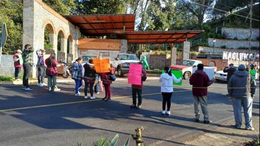 Trabajadores de LEIH bloquean carretera Xalapa-Naolinco-Misantla, exigen a la empresa pago de salarios