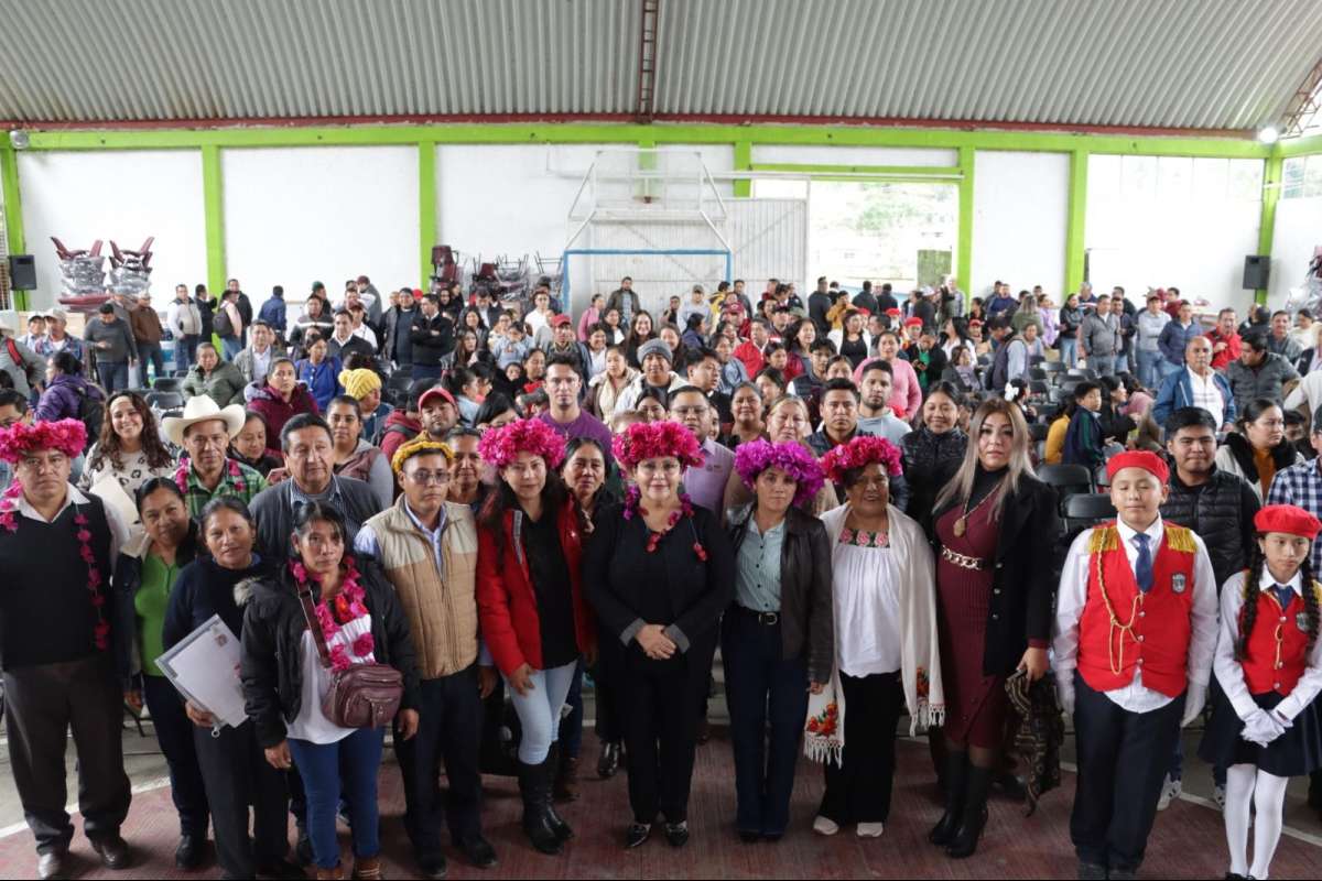 Entrega SEV mobiliario y pintura a escuelas de la zona norte y centro   