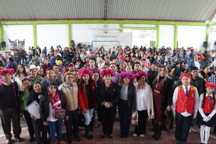 Entrega SEV mobiliario y pintura a escuelas de la zona norte y centro   