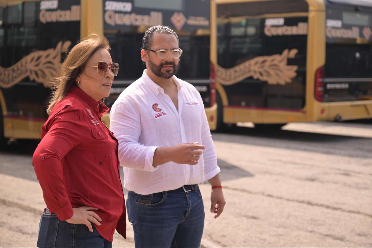 Gobernadora supervisa unidades Quetzalli que renovarán el transporte público en Coatzacoalcos   