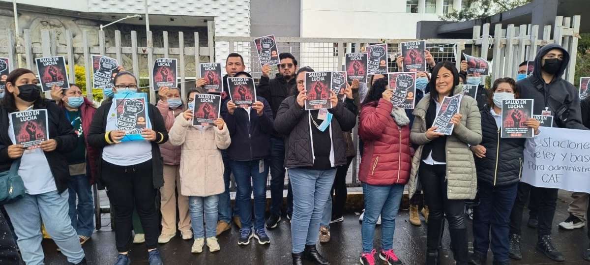 Se manifiestan trabajadores de contrato del CAE, demandan pago oportuno de sus salarios y el aumento salarial