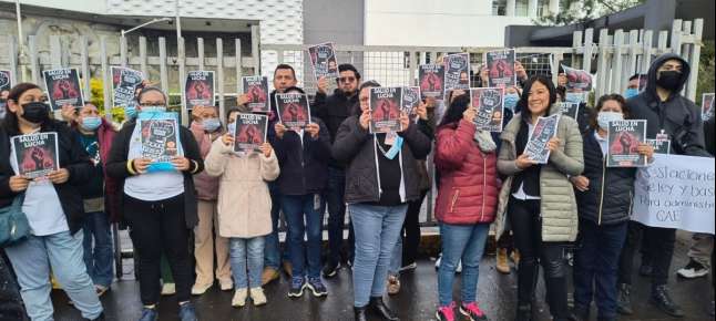 Se manifiestan trabajadores de contrato del CAE, demandan pago oportuno de sus salarios y el aumento salarial