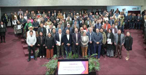 Entrega Congreso del Estado leyes de ingresos a municipios de Veracruz