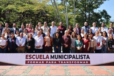 Dirigentas nacionales de Morena, Luisa María Alcalde y Carolina Rangel, arrancan Escuela Municipalista en Oaxtepec, Morelos.