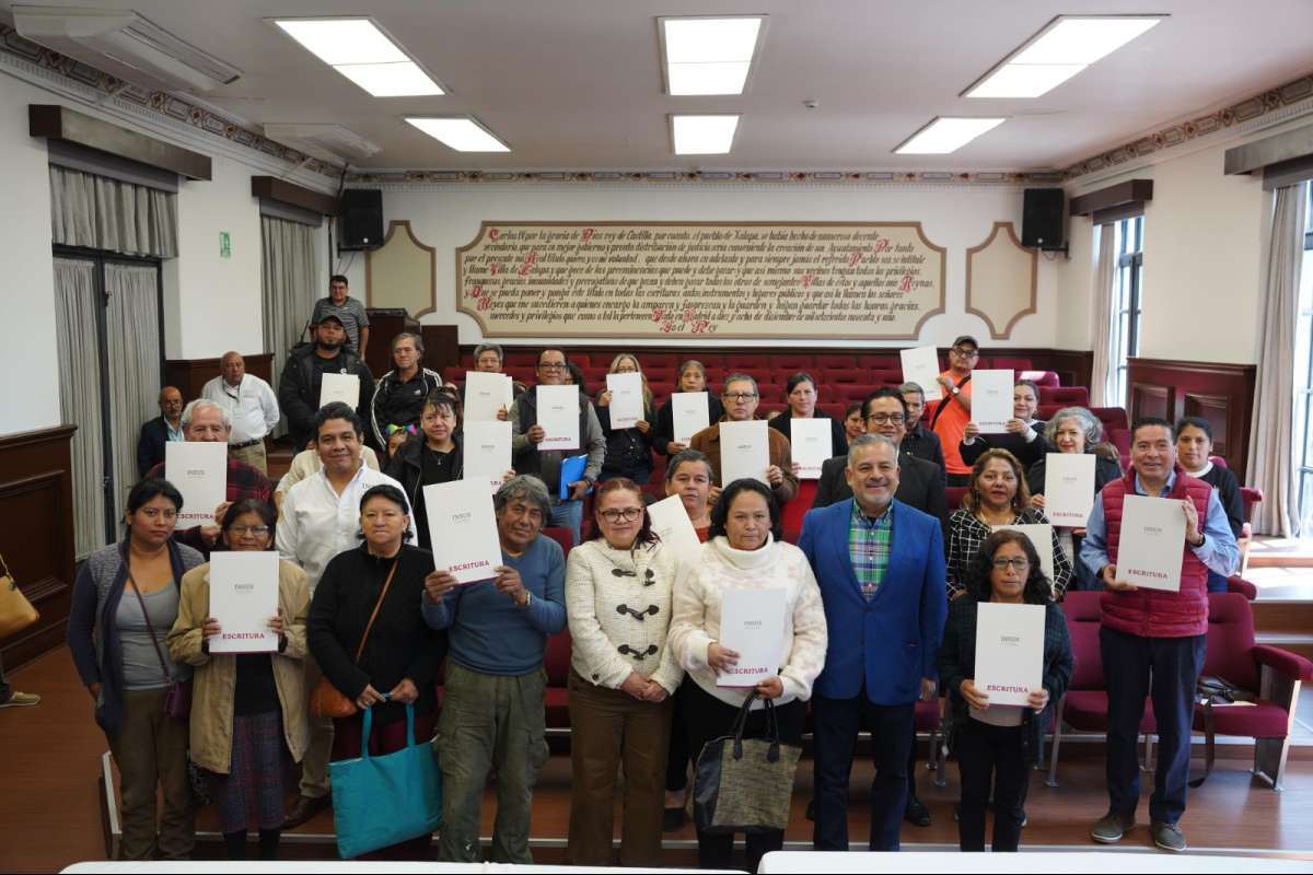 Brindan Ayuntamiento e INSUS certeza sobre el patrimonio familiar; se entregaron 30 escrituras públicas