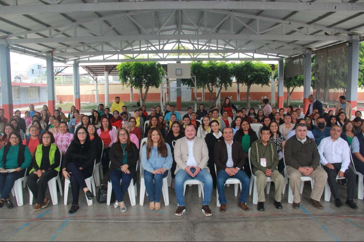 Reconocen a docente veracruzana por proyecto nacional sobre educación multigrado   