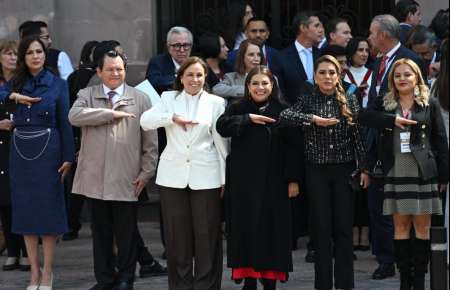 Gobernadora Rocío Nahle acompaña a la presidenta Claudia Sheinbaum en conmemoración de la Constitución   