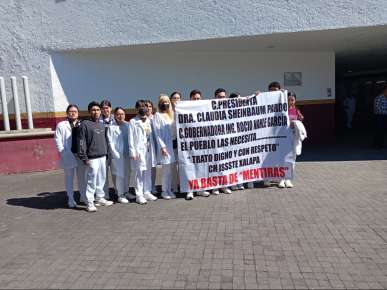 Médicos internos de la Clínica Hospital del ISSSTE de Xalapa denuncian abusos y agresiones de su director Samuel Ferrer