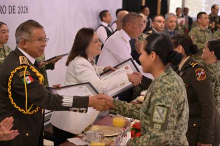 Reconoce Rocío Nahle respaldo del Ejército Mexicano a familias veracruzanas durante contingencia   