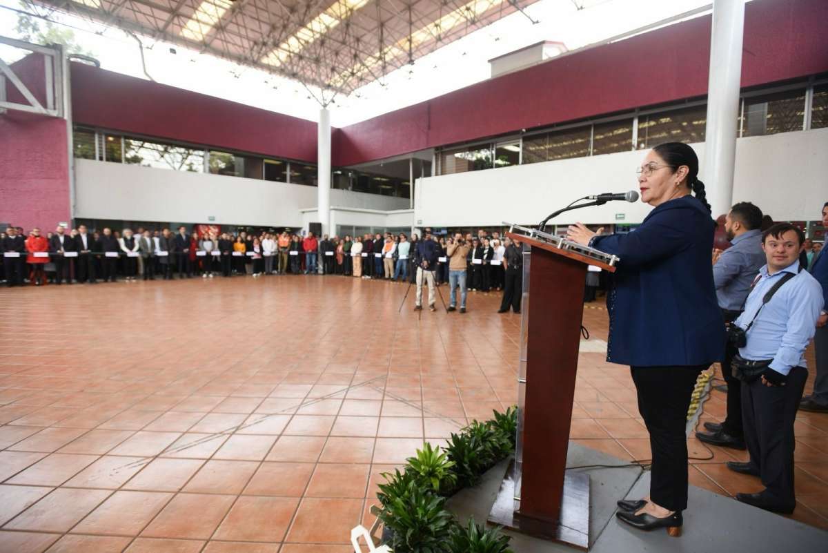 En cinco meses SEV mejoró 3 mil 110 escuelas con mobiliario, equipo y pintura   