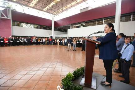 En cinco meses SEV mejoró 3 mil 110 escuelas con mobiliario, equipo y pintura   
