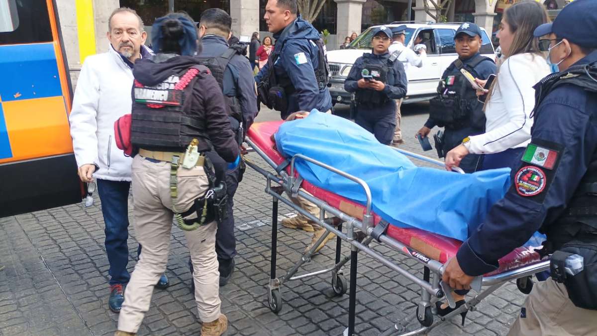 Sufren intoxicación e hipotermia alumnos participantes en la ceremonia del Día de la Bandera