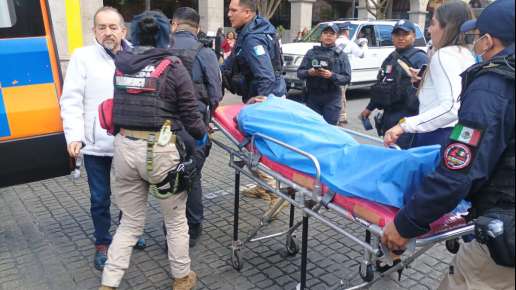 Sufren intoxicación e hipotermia alumnos participantes en la ceremonia del Día de la Bandera