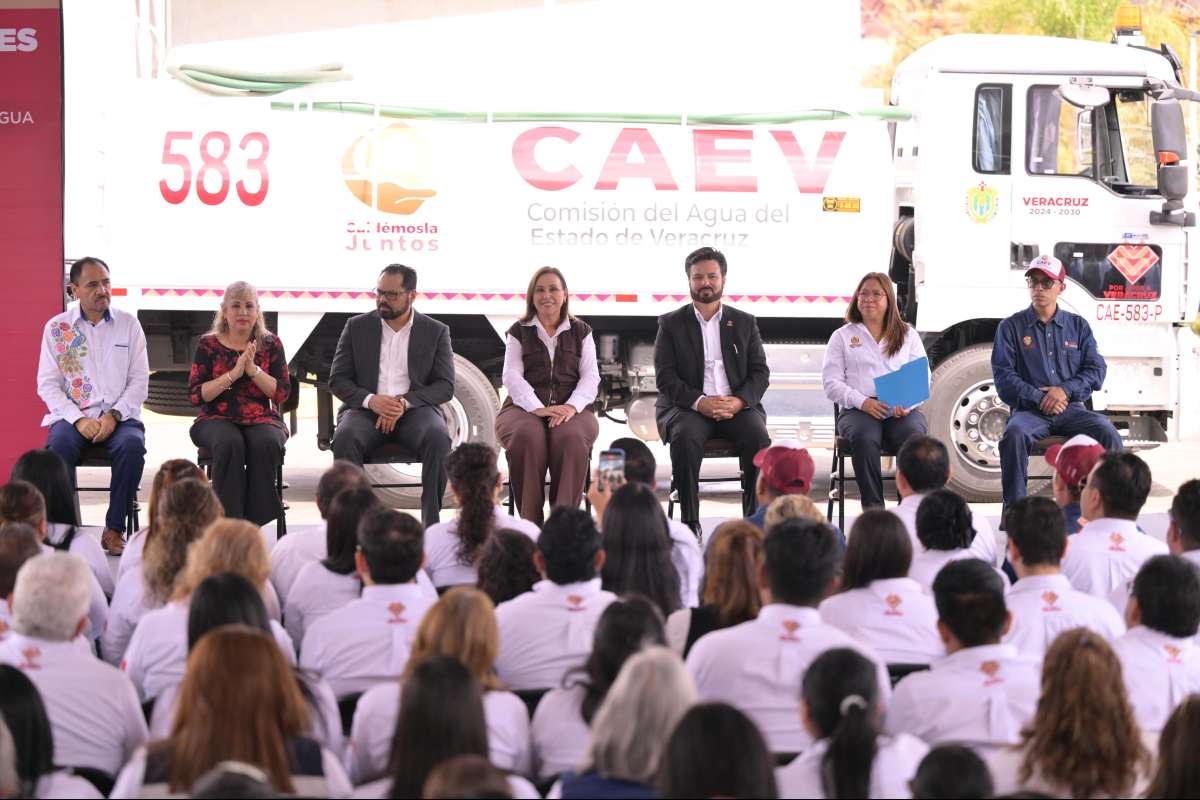 Amplía Rocío Nahle capacidad de respuesta para contingencias con 30 pipas para la CAEV   