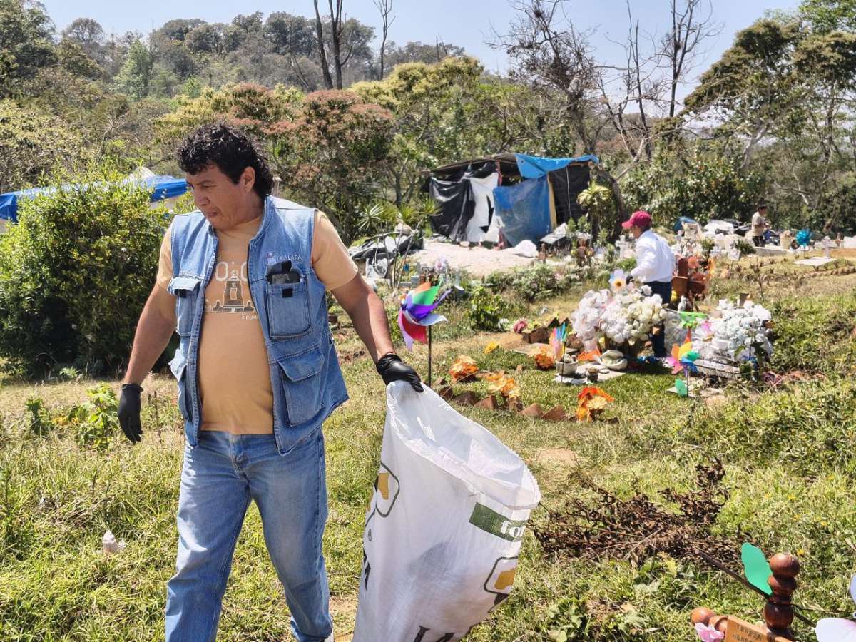 Se realizaron acciones de limpieza en panteones para evitar la propagación del mosco transmisor de dengue
