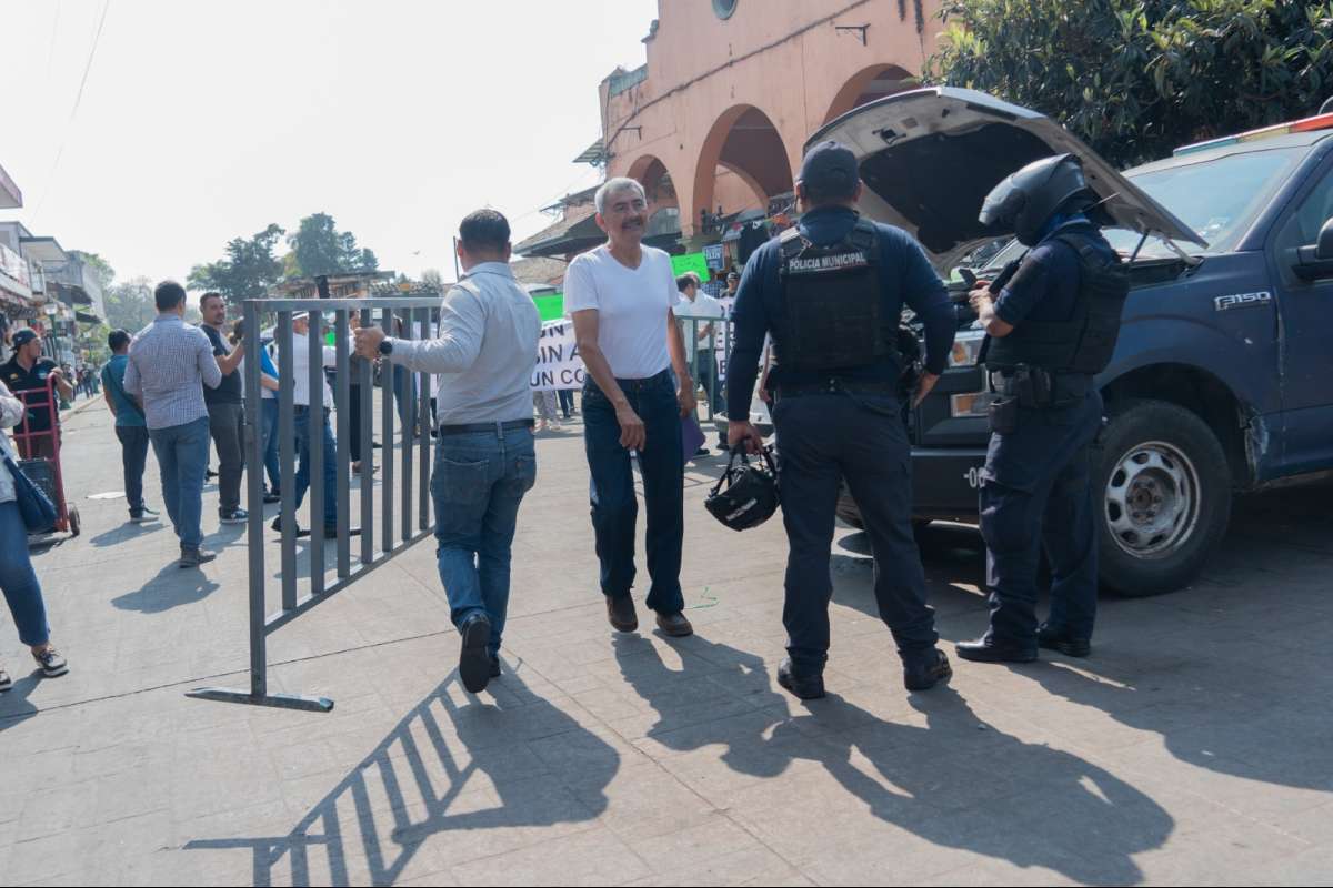 El H. Ayuntamiento de Coatepec avanza en la construcción de acuerdos con locatarios del Mercado Miguel Rebolledo.   